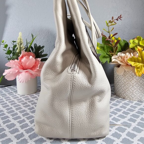 Vince Camuto VV-IKE-To Tote Bag in Silver Cloud Pebbled Leather – NWT - Picture 15 of 15